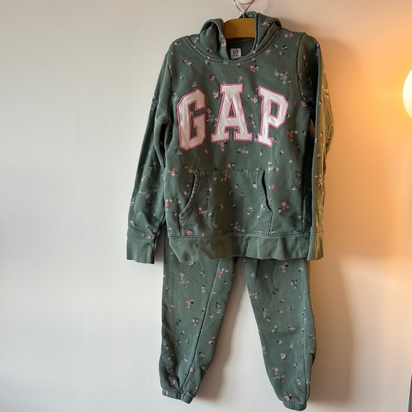 GAP Kids Green Matching Set - Picture 1 of 4